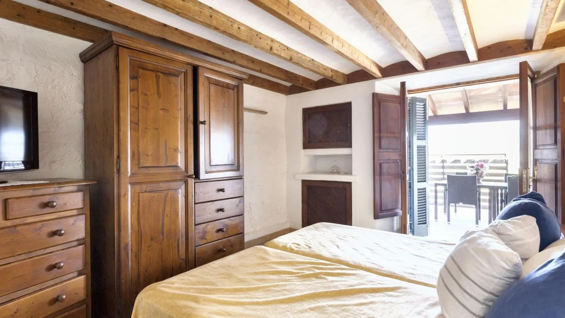 Spacious Apartment In Pollenca With Pool And Mountain View